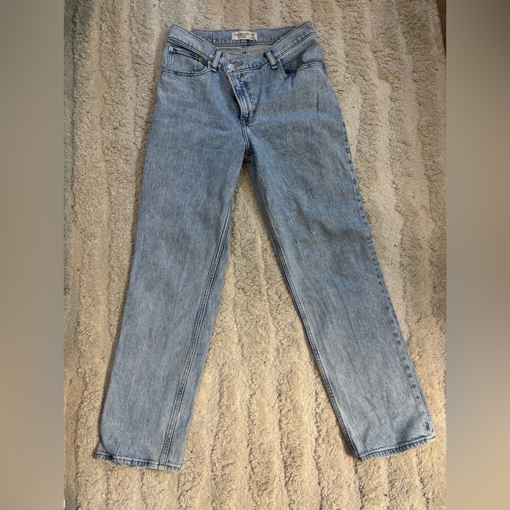 Abercrombie and Fitch 90's Straight Ultra High Rise Jeans